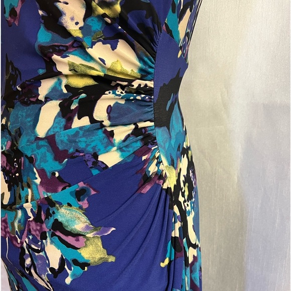 Stretchy, beautiful, V-neck, multiple colored dress - Picture 3 of 11